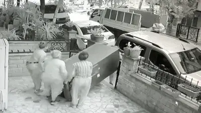 O an kamerada! 4 kadın 100 kiloluk buzdolabını çaldı!
