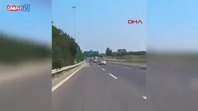 Pozantı Otoyolu'nda otomobil bariyerlere çarptı: Kaza anı kask kamerasında