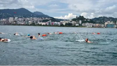 Rize'de 15 Temmuz şehitleri için Karadeniz'de 4 km yüzdüler