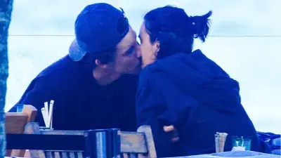 Shawn Mendes, Sevgilisi Bruna Marquezine'yi Öpücüklere Boğdu