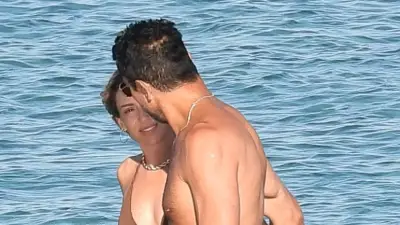 Sinem Kobal ve Kenan İmirzalıoğlu'nun Tatili Çeşme'de Devam Ediyor