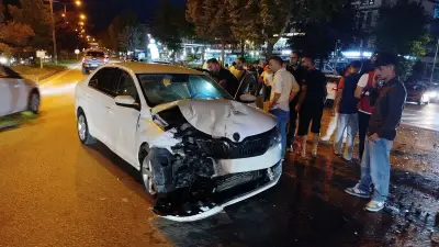 Sinop'ta iki otomobil çarpıştı: 5 yaralı, çocuk da hastanede
