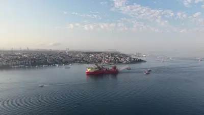 İstanbul Boğazı 215 Metrelik Boru Döşeme Gemisi Nedeniyle Trafiğe Kapatıldı