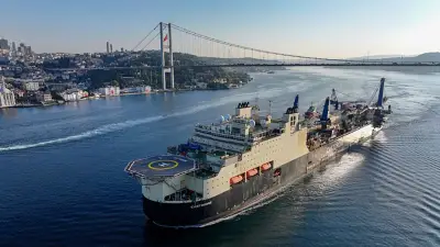 İstanbul Boğazı Dev Gemi Castorone İçin 2 Saat Trafiğe Kapatıldı