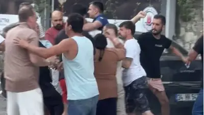 İstanbul'da yol kavgası kanlı bitti: 4 kişi bıçaklandı, polis havaya ateş açtı