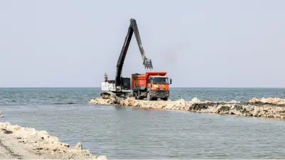 Van Gölü'nden 2 milyon 165 bin metreküp dip çamuru çıkarıldı