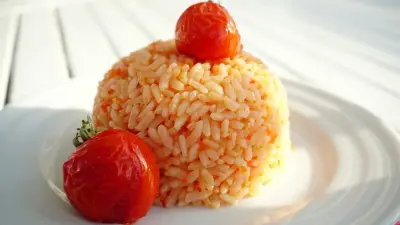 Yazın En Güzel Domatesli Pilavı: Patlıcan Sürprizli Ege Usulü Tarif