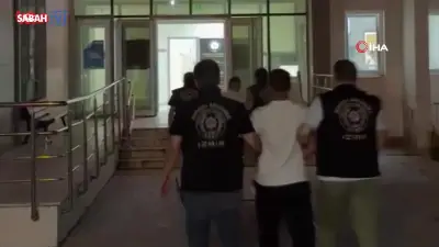 İzmir'de taksi ve eve baskın: 280 bin uyuşturucu hap ele geçirildi