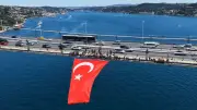 15 Temmuz'un 10. Yılı: Boğaz Köprülerine Dev Türk Bayrağı Asıldı