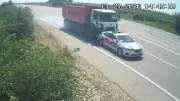 Adana'da kamyon jandarma trafik aracına çarptı: 2 yaralı