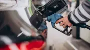 Akaryakıta çifte zam: Motorin 76 TL'ye dayandı, benzin de arttı