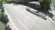Amasya'da direksiyon hakimiyetini kaybeden sürücü park halindeki araçlara çarptı