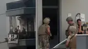 Antalya'da boşanma aşamasındaki eşini ve kızını rehin alan şahıs ikna edildi