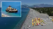 Antalya'da Hissedilen Sıcaklık 44 Dereceyi Buldu, Vatandaşlar Sahile Akın Etti
