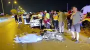 Antalya'da Motosiklet Otomobile Çarptı: Sürücü Hayatını Kaybetti, 2 Yaralı