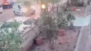 Antalya'da Tartıştığı Kişinin Üzerine Aracı Sürüp Kapıya Sıkıştırdı: O Anlar Kamerada