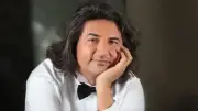 Şarkıcı Çelik pazarda tezgah başına geçti, veresiye borçlarını kapatmıştı