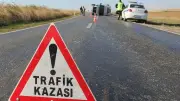Bartın'da işçi servisi ile iki otomobil çarpıştı: 3 yaralı