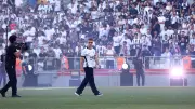 Beşiktaş'ta Leandro Trossard şöleni: 20 bin taraftarın önünde imzayı attı