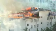 Beylikdüzü'nde Ortaokul Çatısında Yangın Paniği