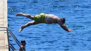 Bülent Serttaş, Bodrum'da Ege'nin sularına balıklama atladı