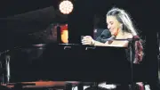 Bodrum'da Ünlü Akını: Karsu Sahne Aldı, Kolyeler Bursa Dönüşecek