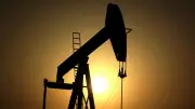 Brent Petrol Fiyatı 76 Doların Üzerine Çıktı: Jeopolitik Riskler Artıyor