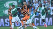 Bursaspor ile Shakhtar Donetsk 0-0 Berabere Kaldı, Arda Turan Taraftarları Selamladı
