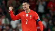 Cristiano Ronaldo oğluyla kas yarışına girdi: İşte o pozlar