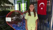 Denizli'de 10 yaşındaki Öykü, engellilere destek için 2 yılda 10 bin mavi kapak topladı
