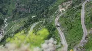 Dünyanın En Tehlikeli Yolu Derebaşı Virajları Macera Tutkunlarının Gözdesi Oldu