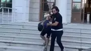 Eşini çocuklarının önünde bıçakla döven şahıs gözaltına alındı