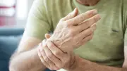 El Bileğindeki Şişlik Kalp Hastalığının İşareti Olabilir mi?