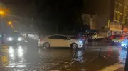 Erdek'te sağanak ve fırtına hayatı felç etti: Araçlar hasar gördü