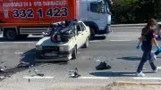 Eskişehir'de motosiklet otomobilin üzerine düştü: 3 yaralı