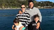 Fahriye Evcen tatil pozlarıyla büyüledi! Burak Özçivit'ten güzellik yorumu