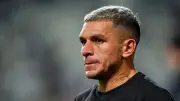 Galatasaray'ın yıldızı Lucas Torreira, Mikonos'ta genç takım arkadaşlarına ağabeylik yaptı