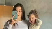 Hande Erçel Bodrum Tatilinde Yeğeni Mavi'yle Teyzelik Yaptı