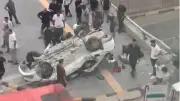 Hatay'da otomobil bariyerlere çarpıp devrildi: 2 ölü, 3 yaralı