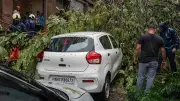 Hindistan'da Muson Yağmurları Felaketi: Bina Çöktü, 6 Ölü