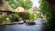 Hollanda'nın Venedik'i Giethoorn: Masal Diyarı Köyü Yılda 1,2 Milyon Turist Ağırlıyor