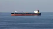 Hürmüz Boğazı'nda İran'ın Belirlediği Rota Dışında Seyreden Gemi Karaya Oturdu
