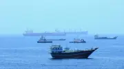 Hürmüz Boğazı'nda Yeni Gerilim: ABD Füze Saldırısı İddia Etti, İran Tehditlere Tepkili