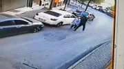 Şişli'de yoldan geçen kadına yumruklu saldırı: Kamerada