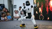Çin'de Yapay Zeka Robot Sergisi: Köpek Robot ve Dans Eden Robotlar Büyük İlgi Gördü