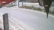 Karaman'da otomobil dubaya çarptı: Teker ve egzoz koptu, kaza anı kamerada