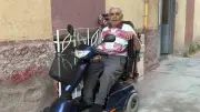 Kayseri'de oğlunun yaktığı akülü sandalye yerine yenisi hediye edildi