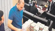 Keleş istedi, o paraları çantaya koyup götürdüm