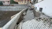 Küçükçekmece'de bina girişinde çökme: 29 kişi tahliye edildi