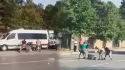 Kocaeli'de trafik tartışması sopalı kavgaya dönüştü: 4 gözaltı